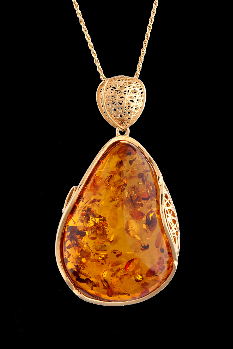 Naszyjnik z bursztynem bałtyckim w złotej oprawie