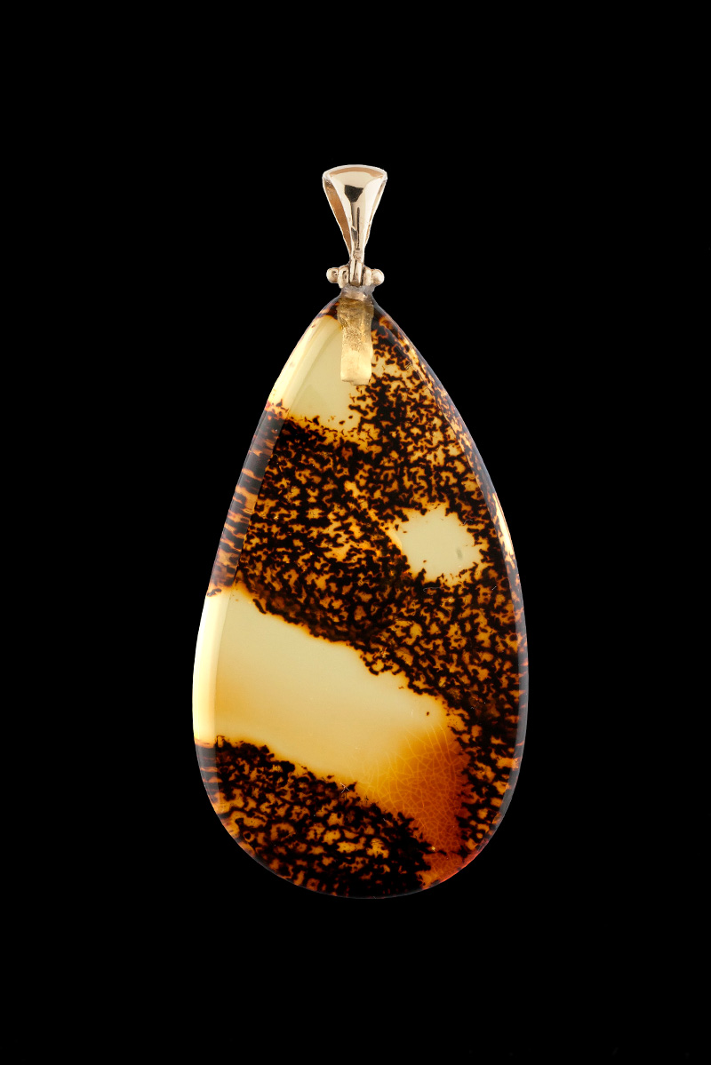 Wisiorek z bursztynu krajobrazowego w kształcie łzy